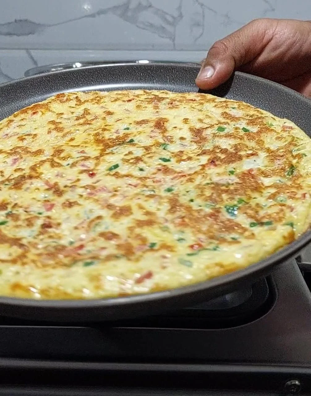 "Tortilla de Huevo con Verduras y Queso: Receta Fácil y Saludable con Rena Ware"